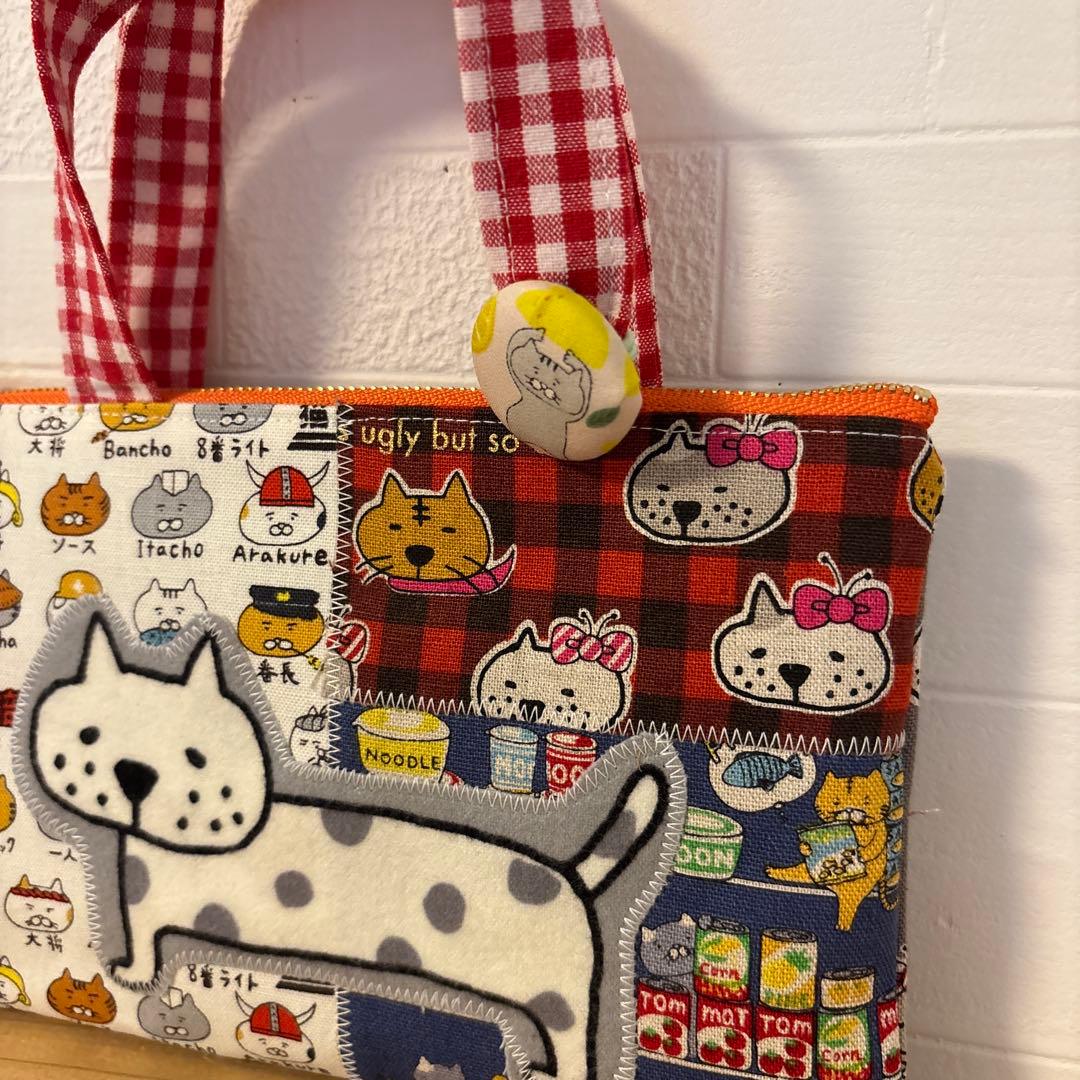 感謝価格　SALE 猫柄　持ち手付き20cmファスナーポーチ　人気　ハンドメイド