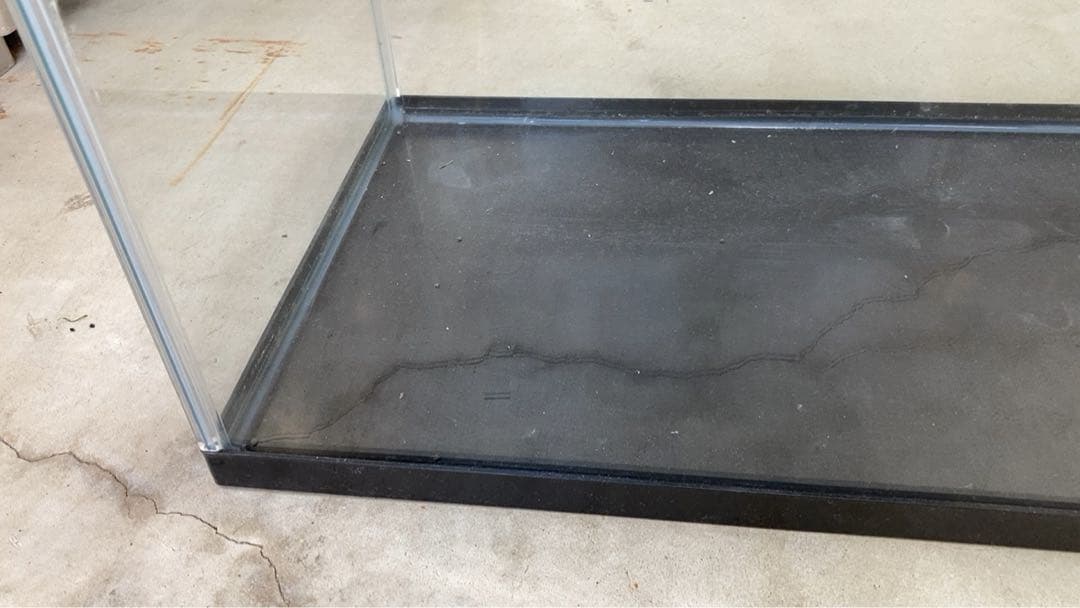 ガラス製水槽　大小2個　他，付属品つき