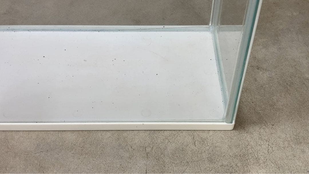 ガラス製水槽　大小2個　他，付属品つき