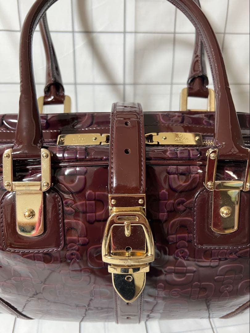 GUCCI グッチ　ワインレッド エナメルハンドバッグ　145770