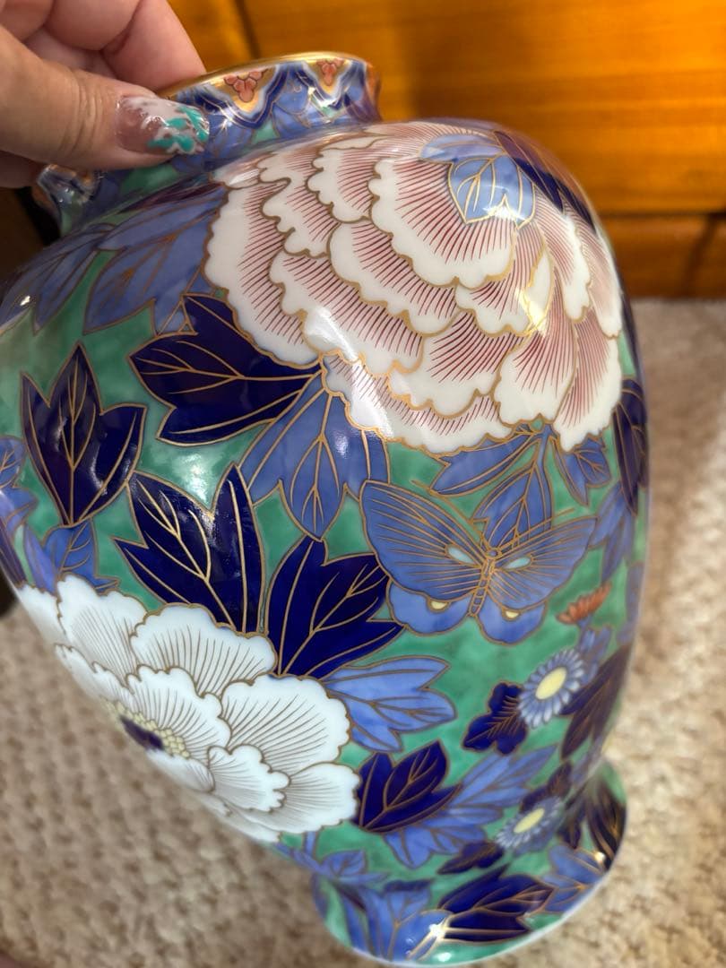 有田焼　深川製磁　青い葉と花の装飾の陶器花瓶　希少