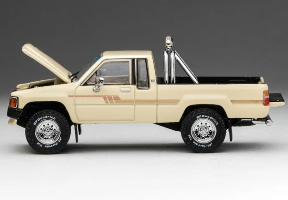 1987 トヨタハイラックス SR5 エクストラキャブベージュウィズアクセサリー