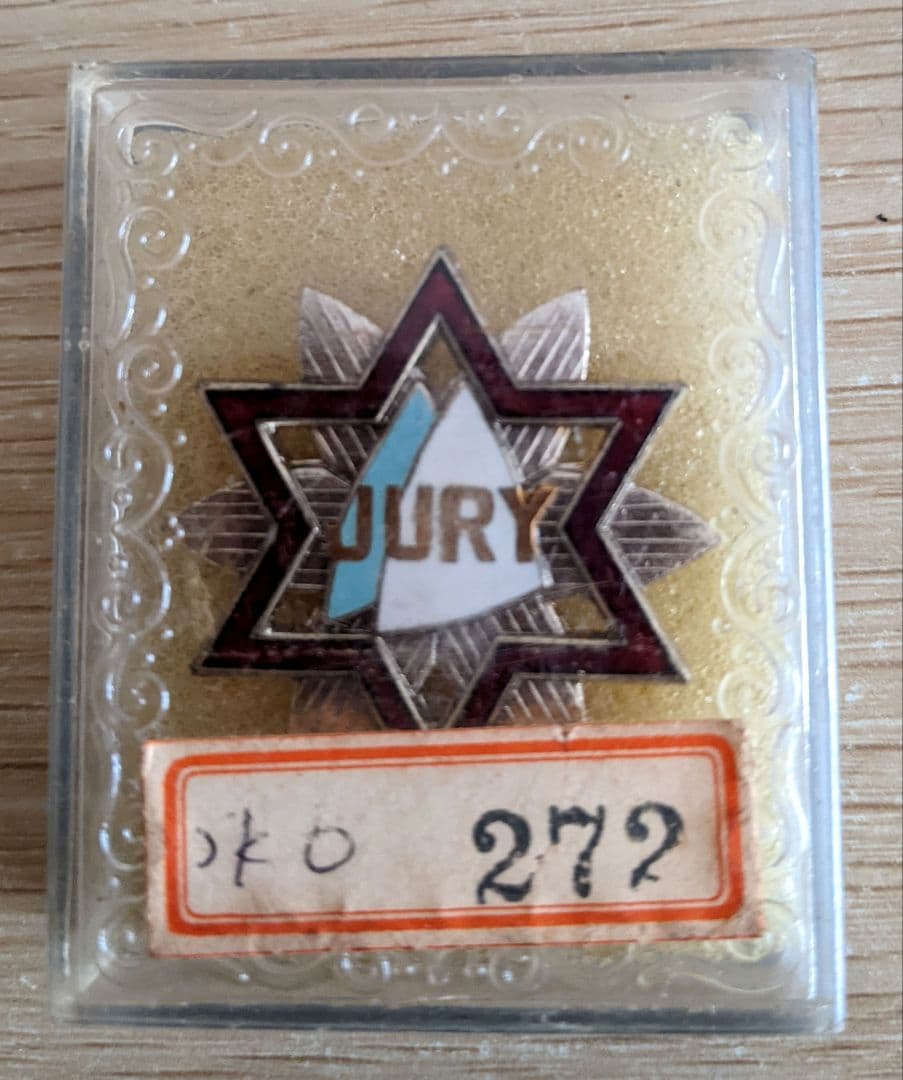 検察審査員バッジ