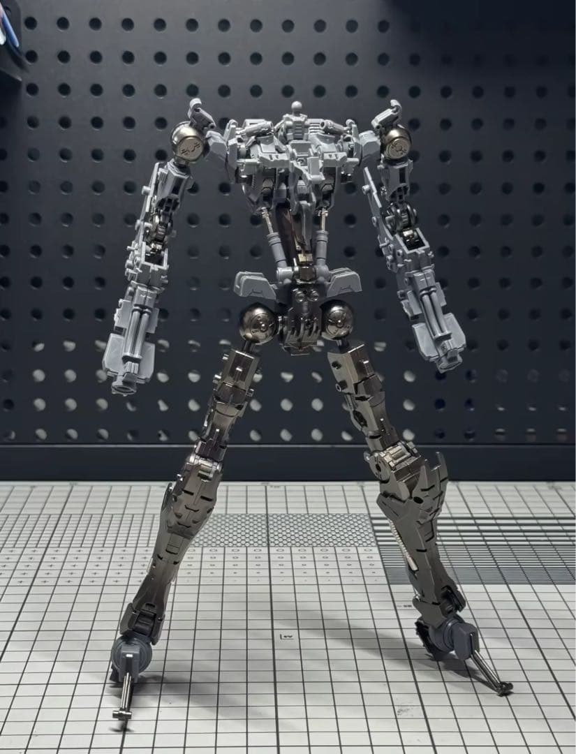 希少新品　合金フレーム　MG級　1/100 ガンダムバルバトスルプスレクス　狼王