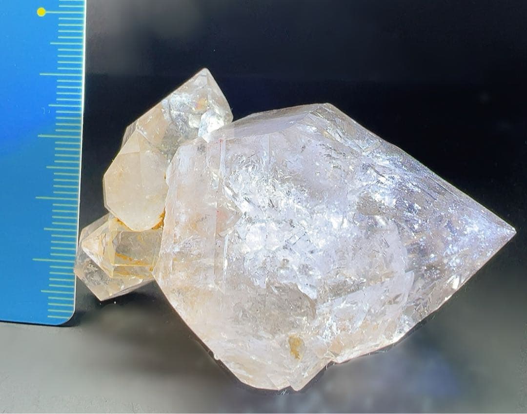 ブラジル産　クォーツクラスター　レインボーあり