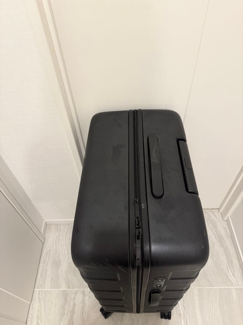 無印良品 バーを自由に調節できる　ハードキャリーケース（１０５Ｌ）①