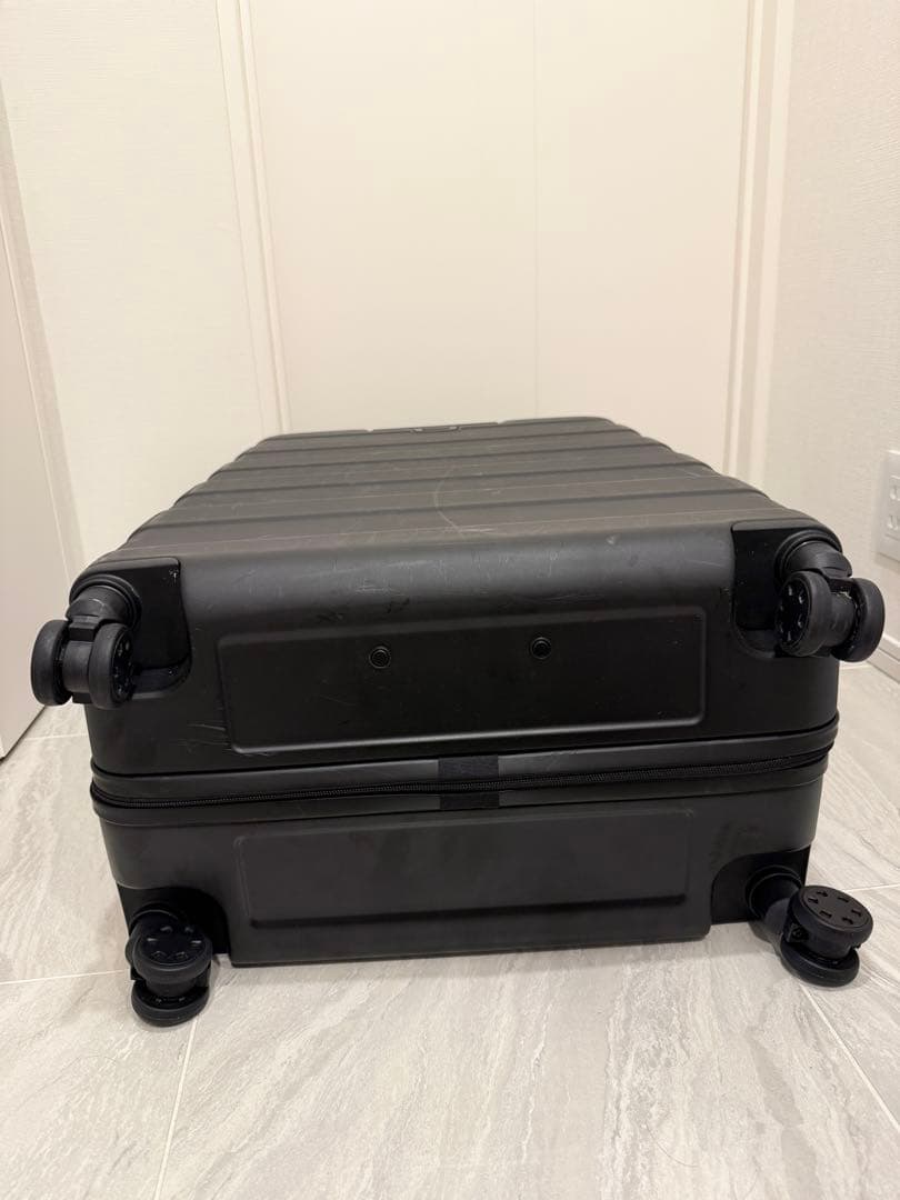 無印良品 バーを自由に調節できる　ハードキャリーケース（１０５Ｌ）①