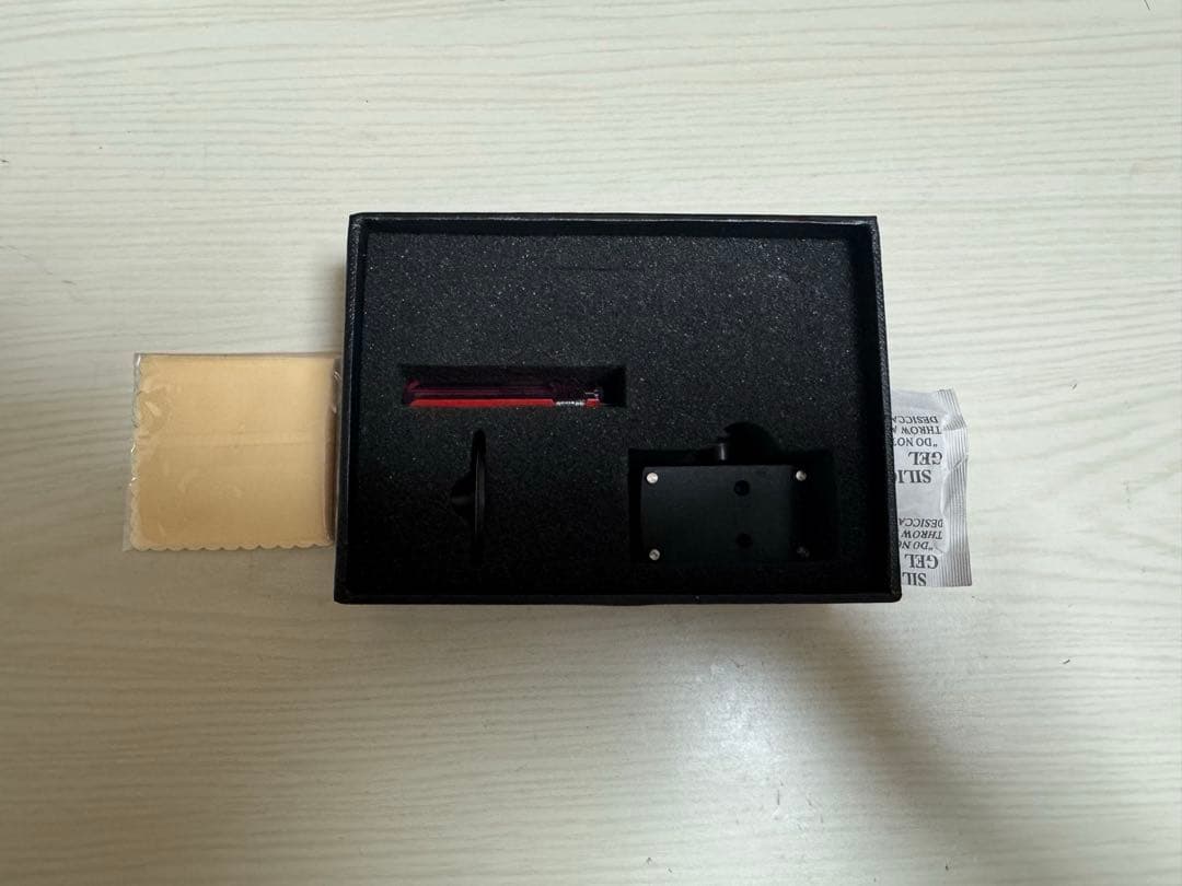 USPコンパクトガスガン、サプレッサー、ライト、サイト付き　18歳以上