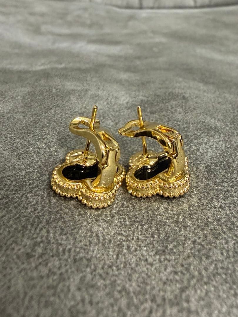 クローバー ピアス オニキス ゴールド