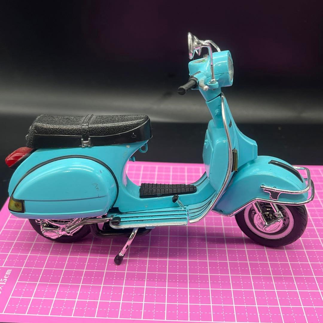 ニューレイ　ベスパ　vespa スクーター　ミニチュア　ミニカー　ドールハウスに