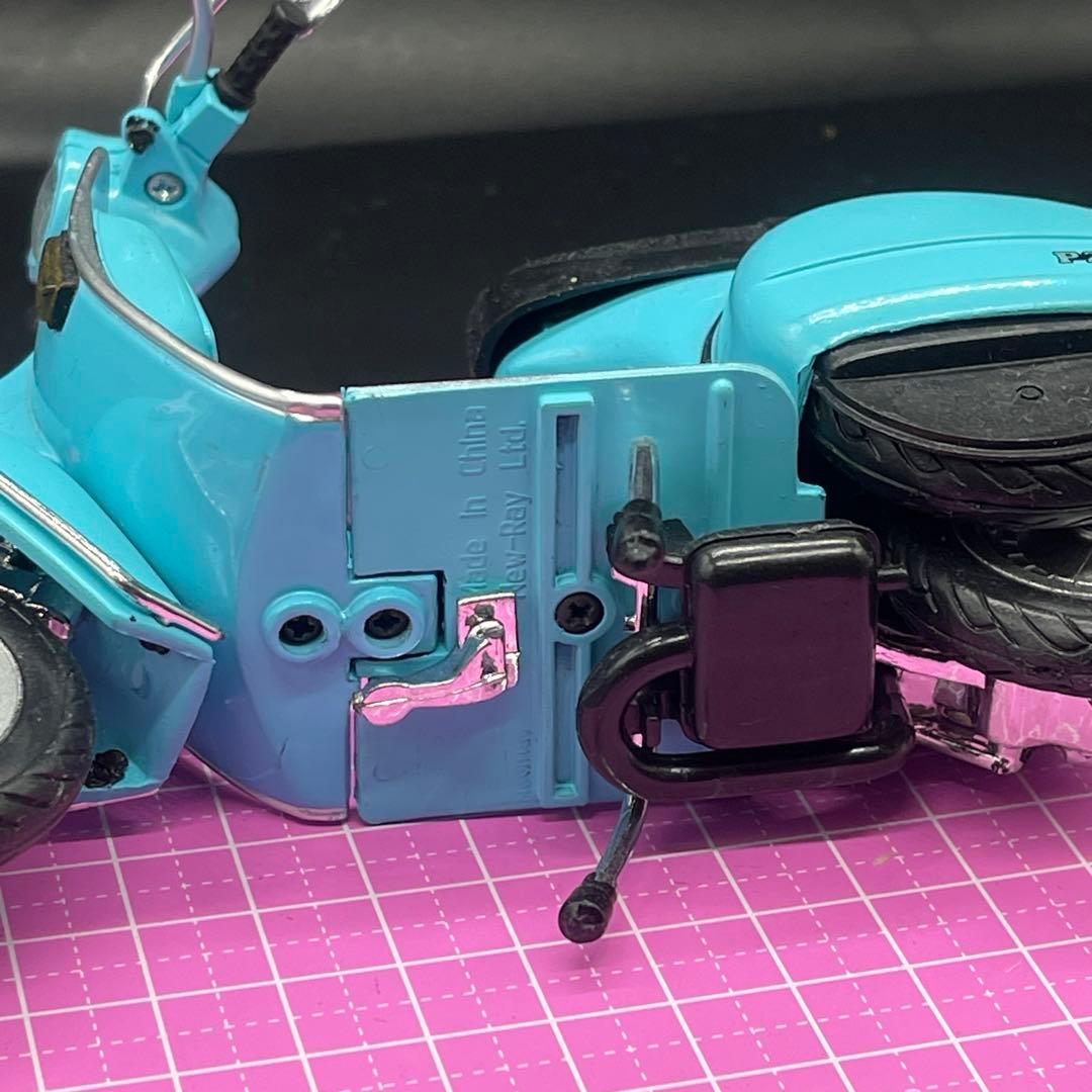 ニューレイ　ベスパ　vespa スクーター　ミニチュア　ミニカー　ドールハウスに