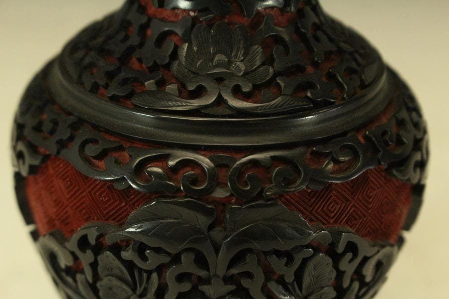 中国美術 堆朱堆黒 纏枝蓮花紋 瓶 高16.5cm(LC788)