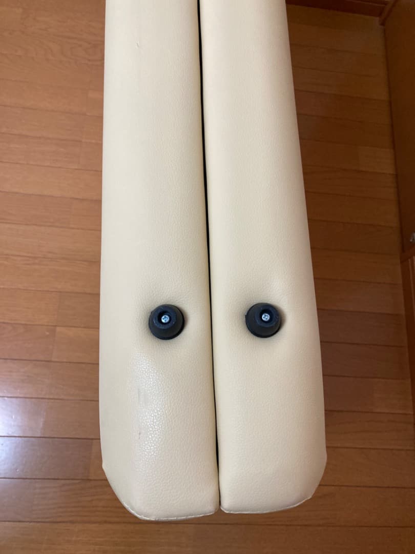 SEVEN BEAUTY 折りたたみエステベッド　クリーム色