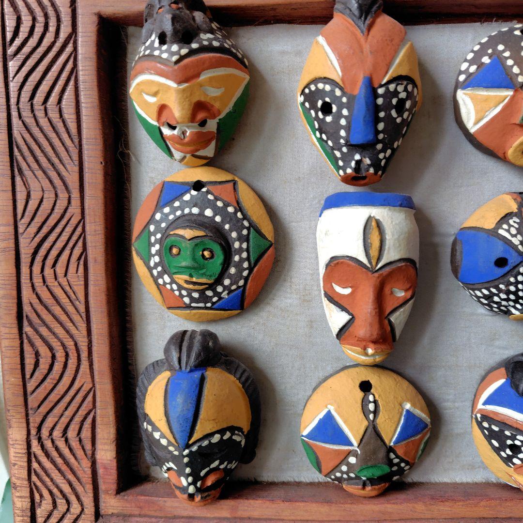 希少　アフリカ　カメルーン 額入り陶器製マスク 18個セット