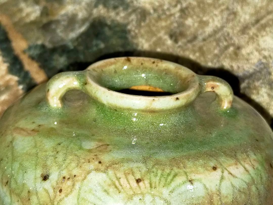 ♥双耳　青磁　小壺　高６４ｍｍ　花文　壺　壷　骨董　古玩