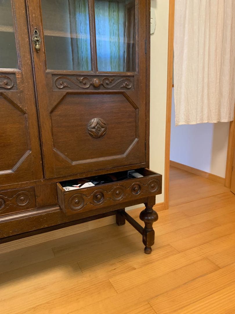 イギリス　アンティーク家具　木製キャビネット 引き出し付き