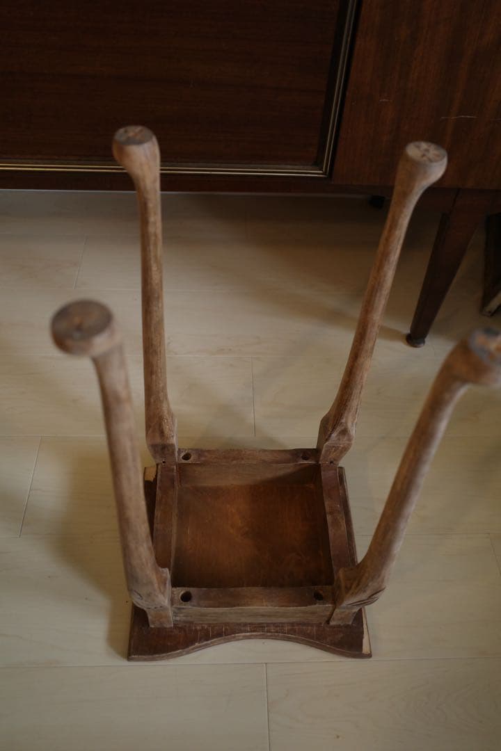 ヴィンテージ家具　ヨーロッパ　サイドテーブル 花台 コンソールテーブル