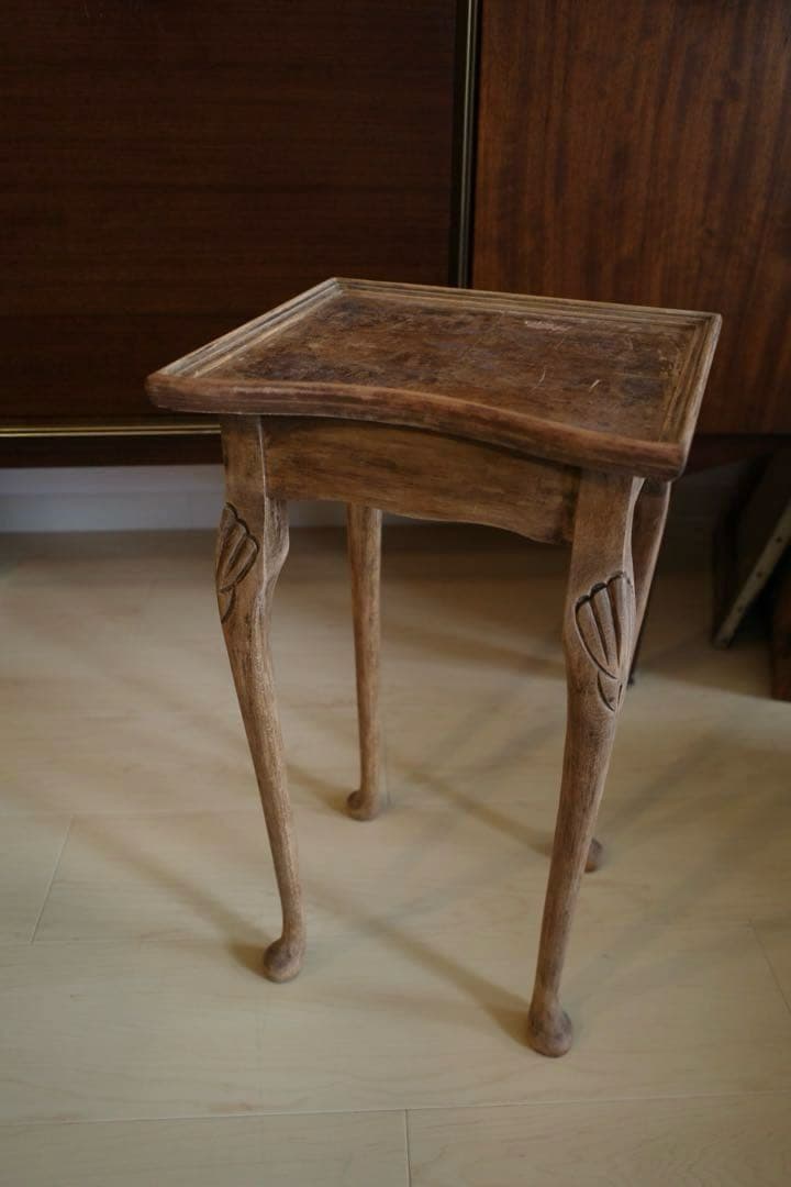 ヴィンテージ家具　ヨーロッパ　サイドテーブル 花台 コンソールテーブル