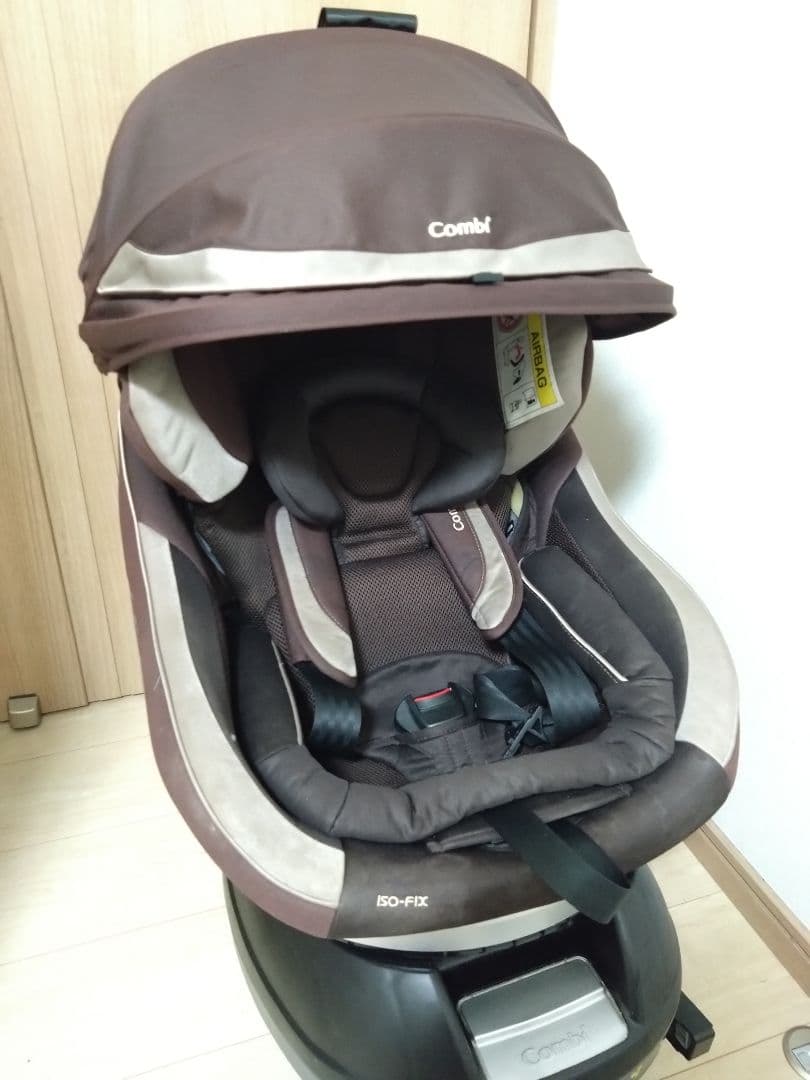早い者勝ち！Combi ISO-FIX 車用チャイルドシート ブラウン