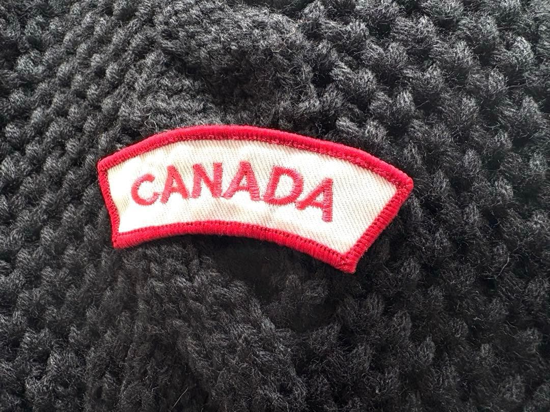 DSQUARED2 新品未使用　タグ付き　ブラックニット帽 ポンポン付き