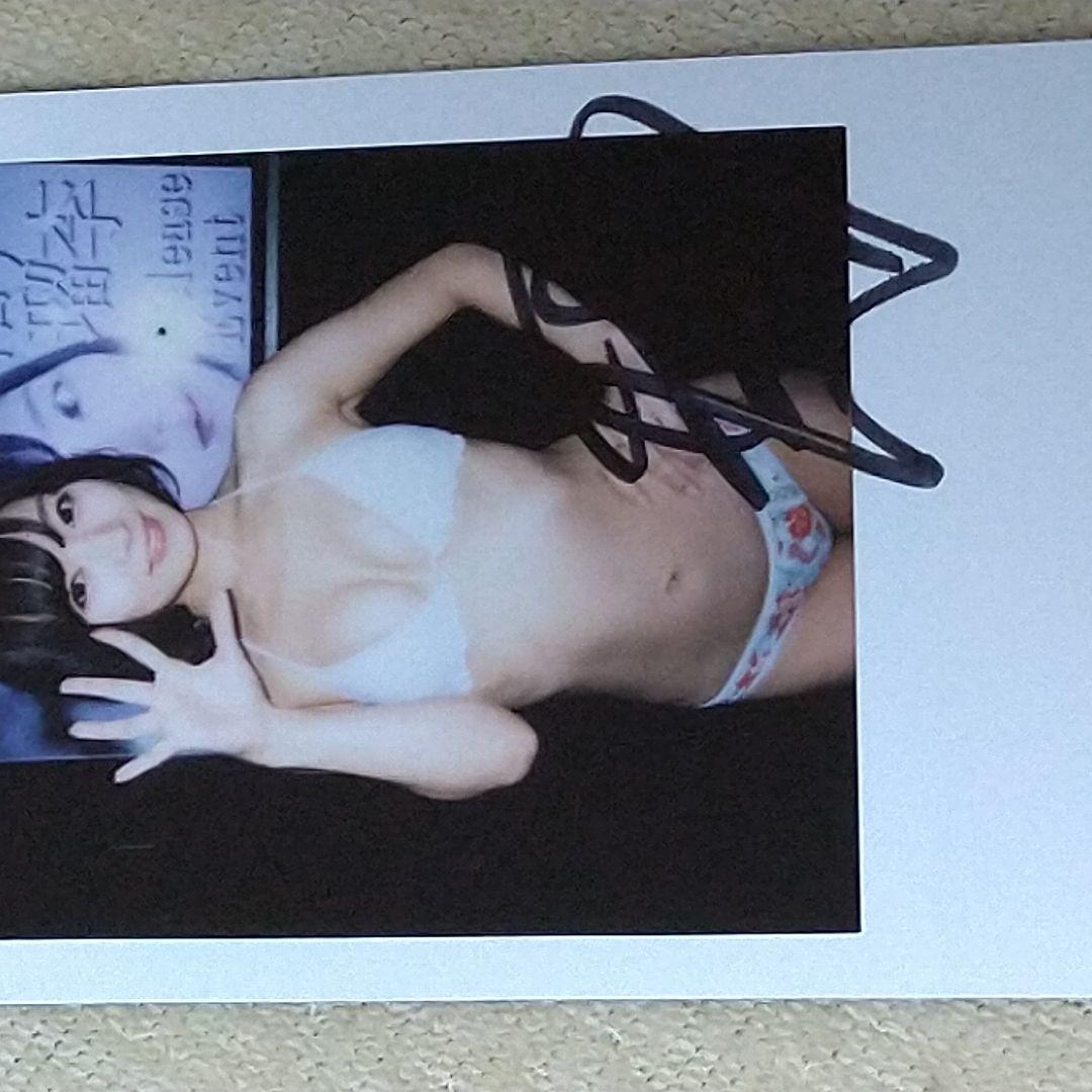 階戸瑠李サイン入りチェキ12