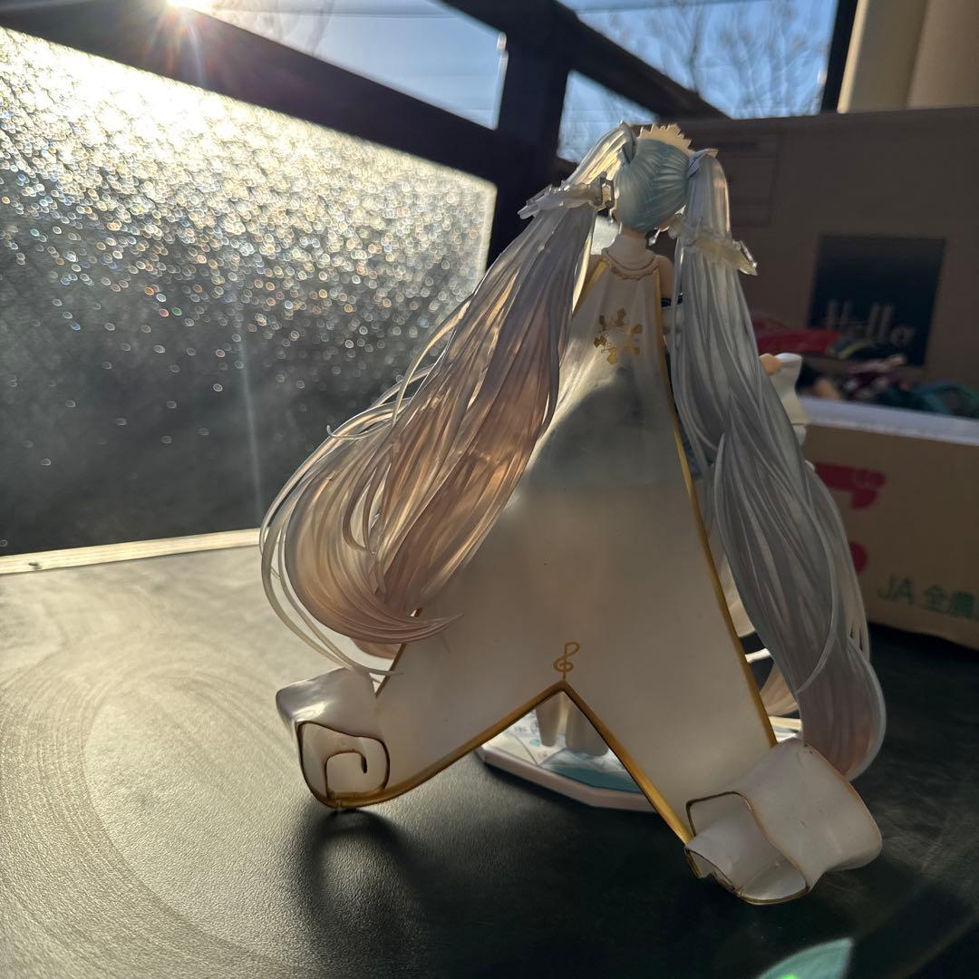 白黒ドレスのフィギュア