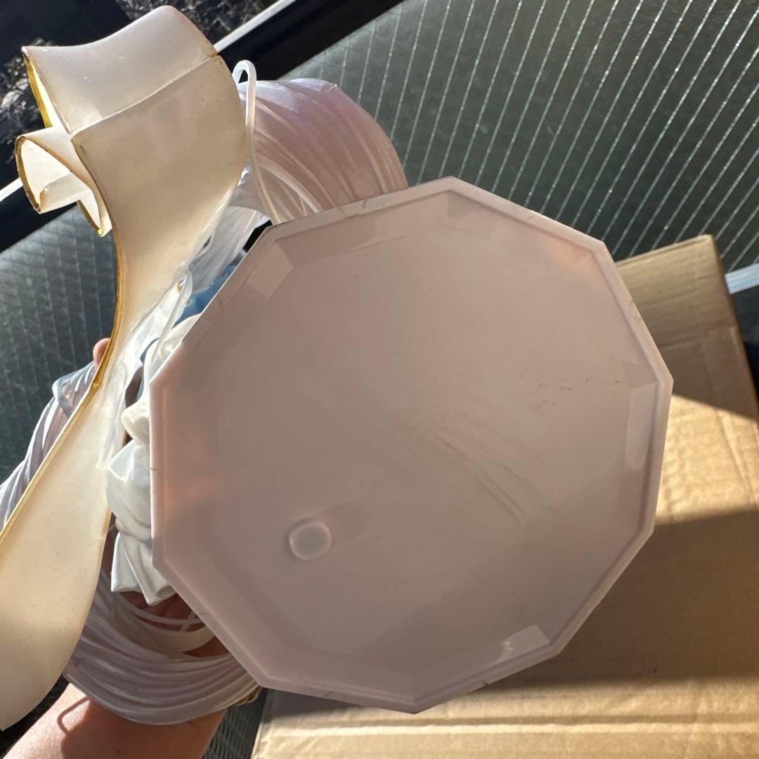 白黒ドレスのフィギュア