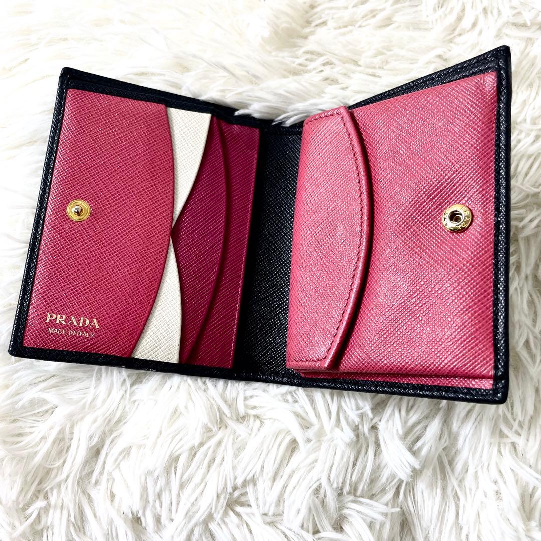 プラダ　PRADA 二つ折り財布　サフィアーノ　ブラック　黒　ゴールド