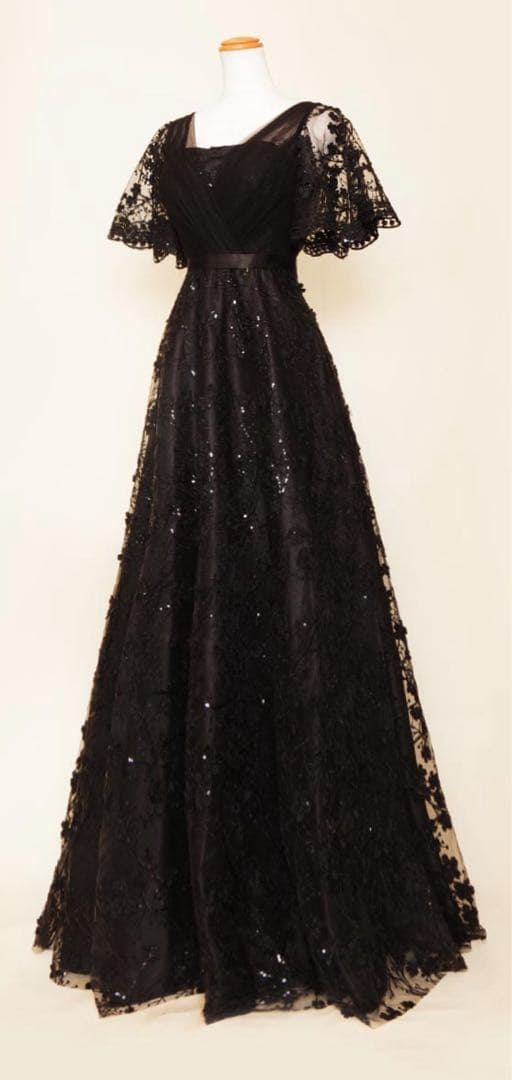 m*n様 【ほぼ未使用】ドレスルームアミ✴︎ドレス