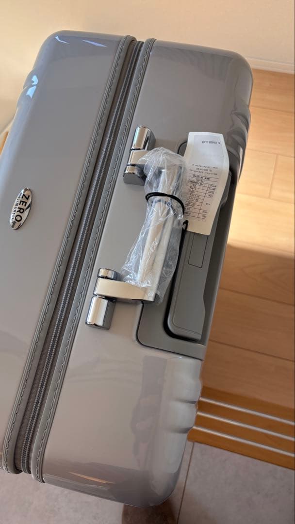 82L ZERO HALLIBURTON シルバーキャリーケース