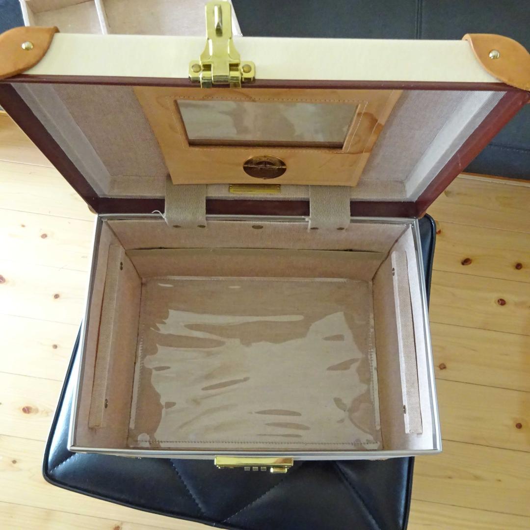 r*i様 GLOBE TROTTER グローブトロッター コスメケース13インチ