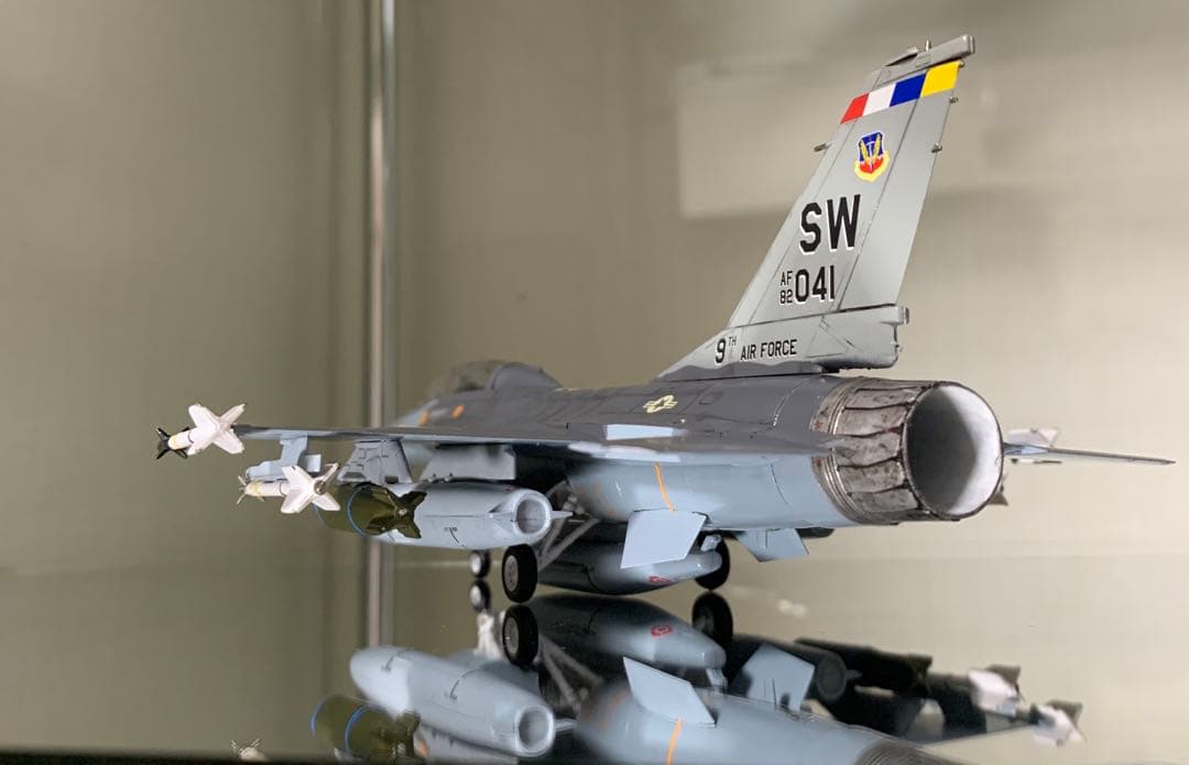 F-16B プラス　ファイティング　ファルコン　1/72