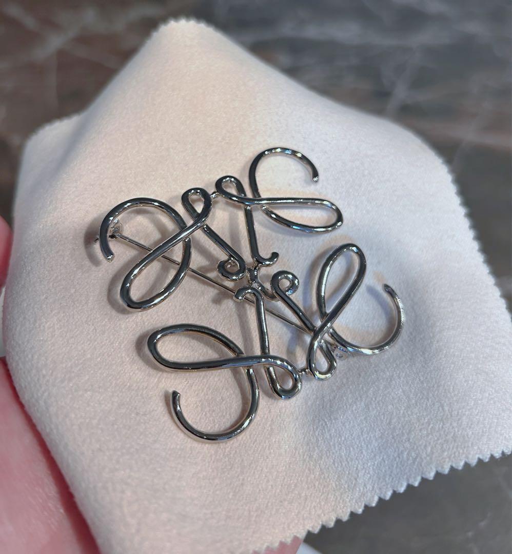 【極美品】LOEWE ロエベ アナグラムブローチシルバー