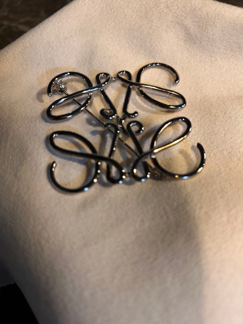 【極美品】LOEWE ロエベ アナグラムブローチシルバー