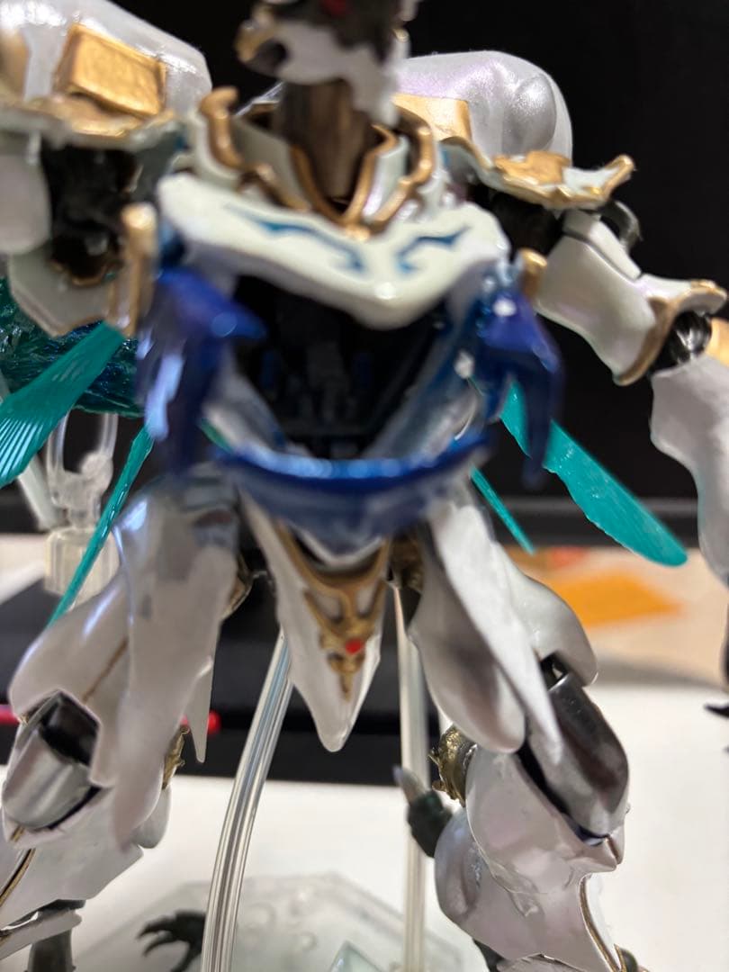 ロボットフィギュア ホワイト ゴールド