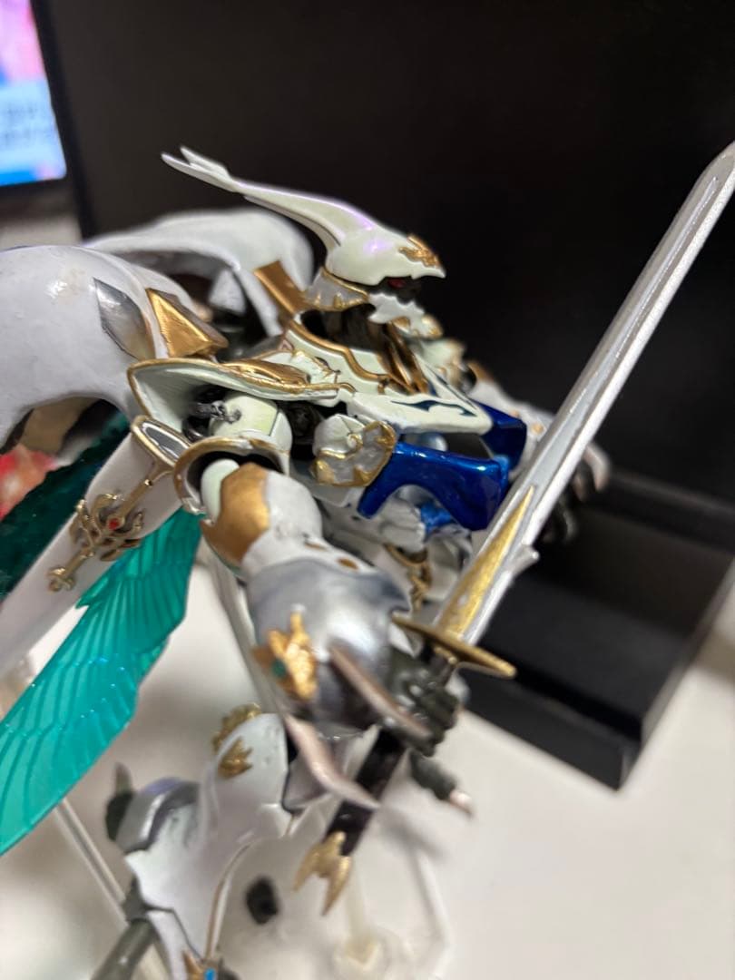 ロボットフィギュア ホワイト ゴールド