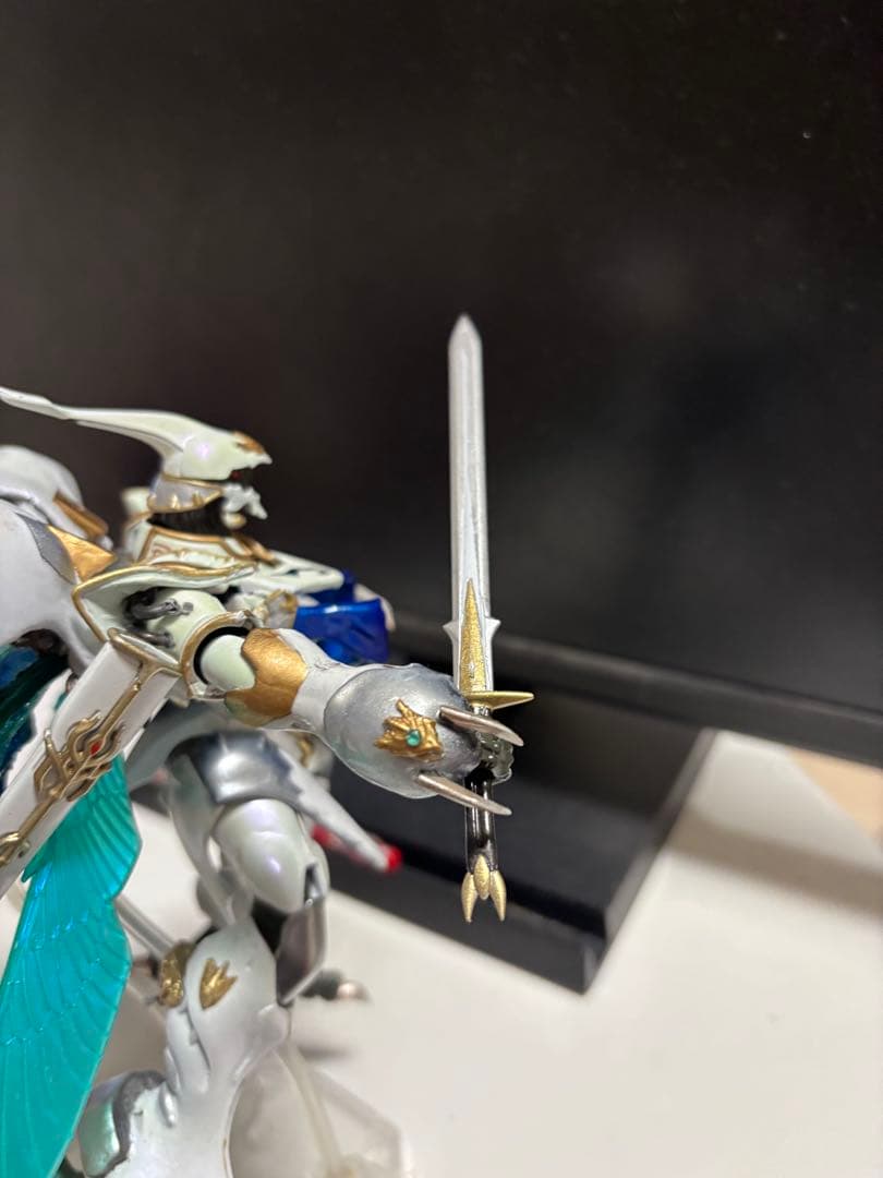 ロボットフィギュア ホワイト ゴールド