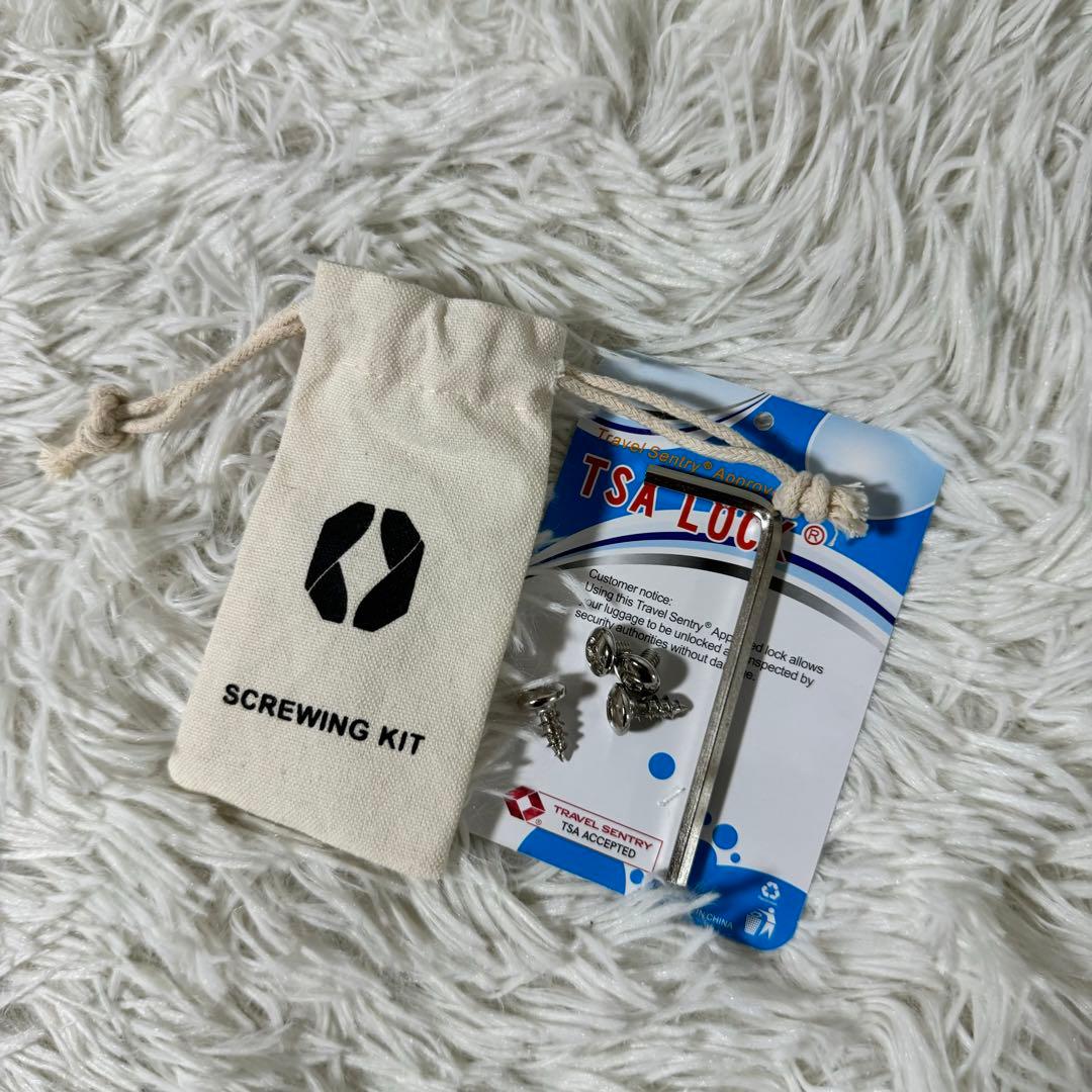 新品未使用✨PHOENX TELA40 キャリーケース　４輪　ホワイト　ビジネス