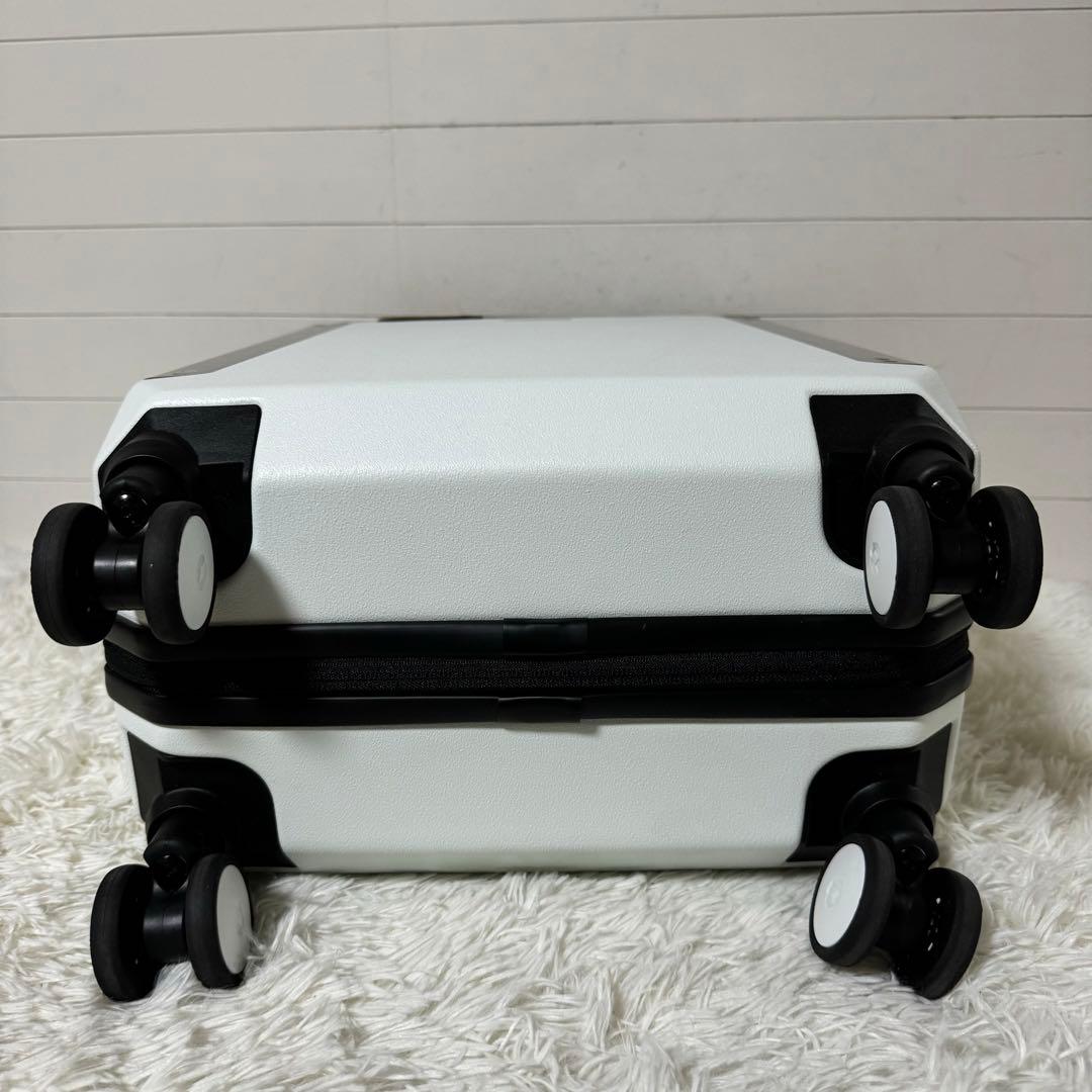 新品未使用✨PHOENX TELA40 キャリーケース　４輪　ホワイト　ビジネス