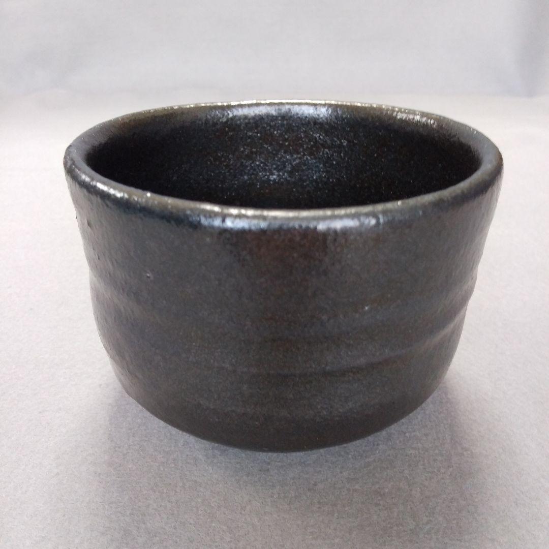唐津焼　西岡小十　氏作　黒唐津茶碗　共箱・共布つき