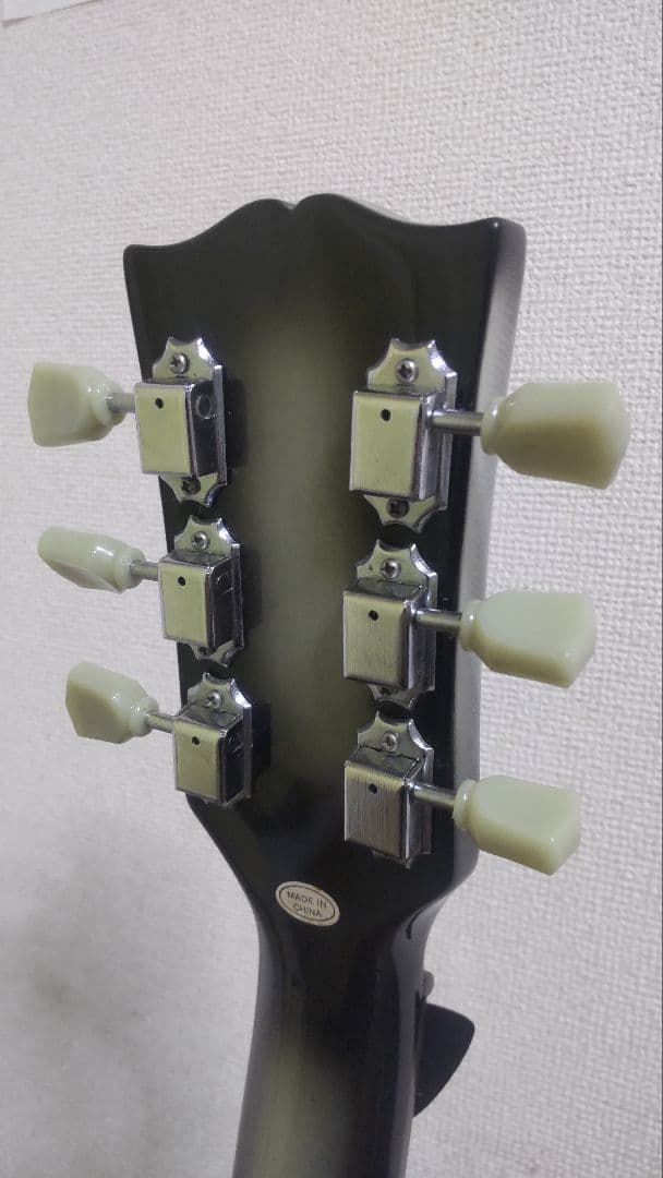 チューナー付き!!レスポールタイプ♪