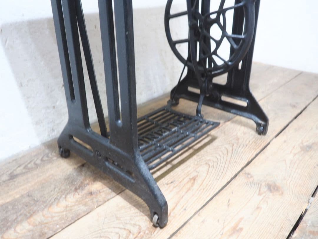 1224 ラワンの一枚天板　シンガーミシンテーブル　デスク　レトロ　ビンテージ