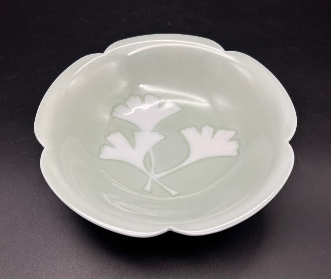 【希少品】有田焼　人間国宝 井上萬二 作　青白磁公孫樹文　皿　本人作