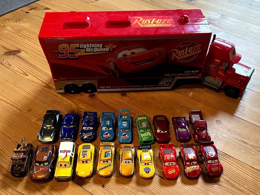 カーズ　トミカ　たくさんのせよう！大きなマックトレーラー　セット　廃盤