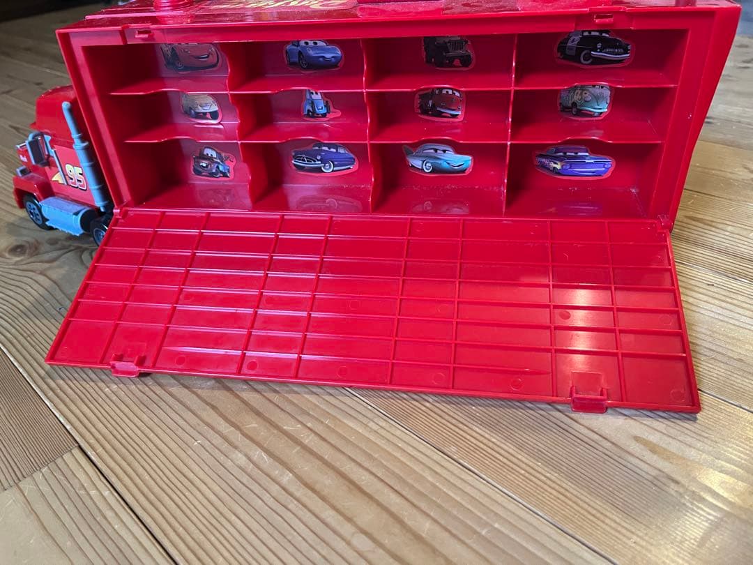 カーズ　トミカ　たくさんのせよう！大きなマックトレーラー　セット　廃盤