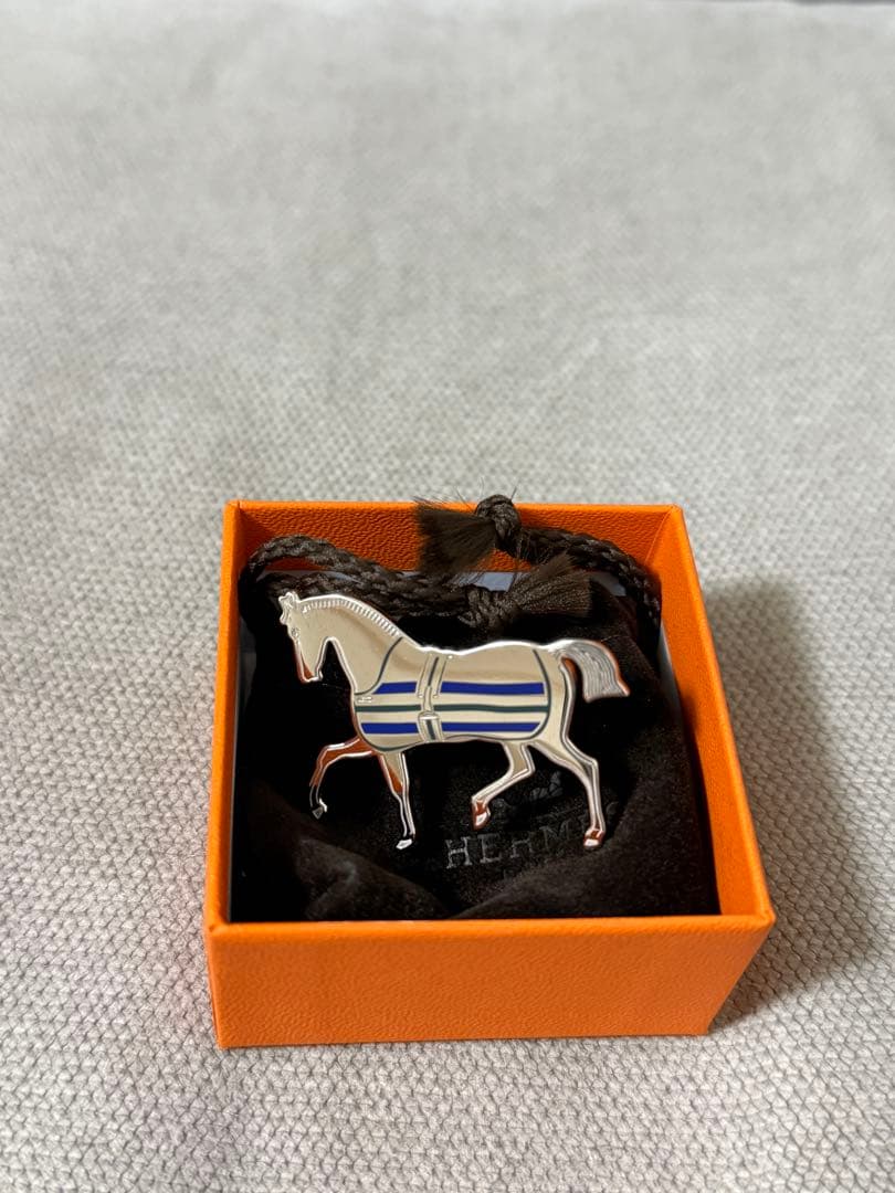 値下げ！新品未使用　エルメス　スカーフリング 《馬着を着た馬》　2025新作