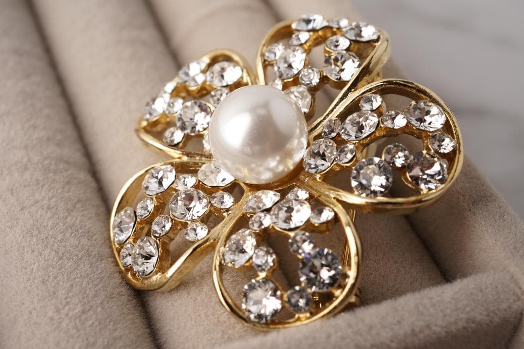 Rene ルネ パール お花 フラワーモチーフ クリスタルブローチ 中 ビジュー