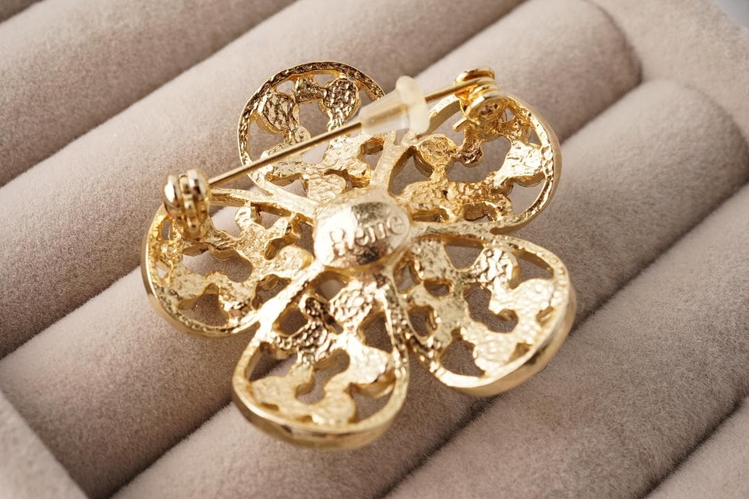 Rene ルネ パール お花 フラワーモチーフ クリスタルブローチ 中 ビジュー