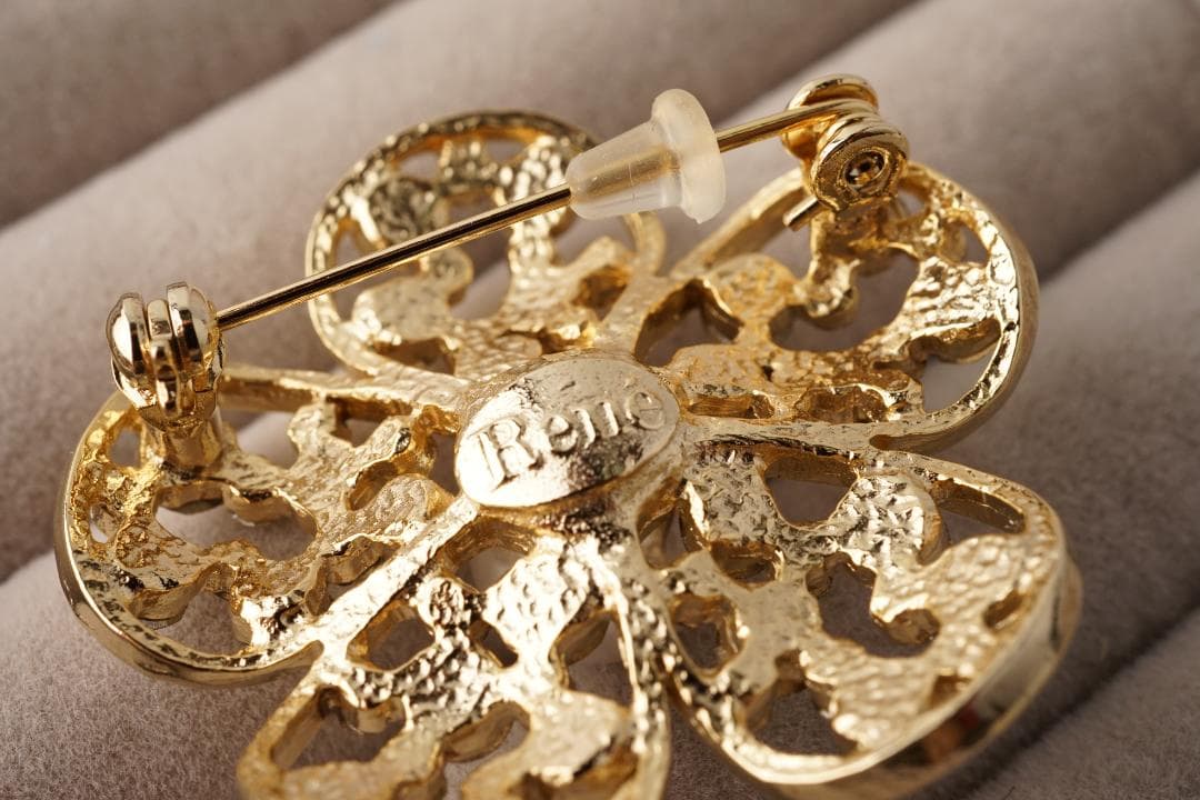 Rene ルネ パール お花 フラワーモチーフ クリスタルブローチ 中 ビジュー