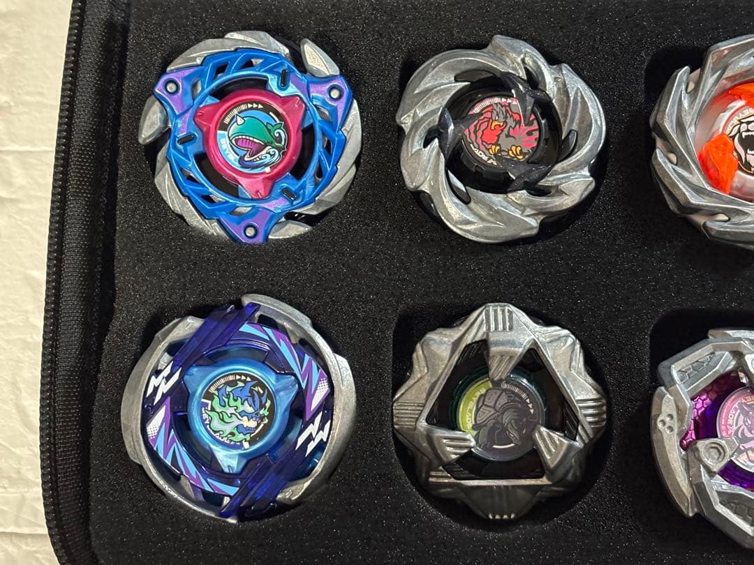 ベイブレードX まとめ売り ベイ8個、ランチャー、ケースなど付属